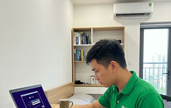 Tháo pin ra khỏi máy