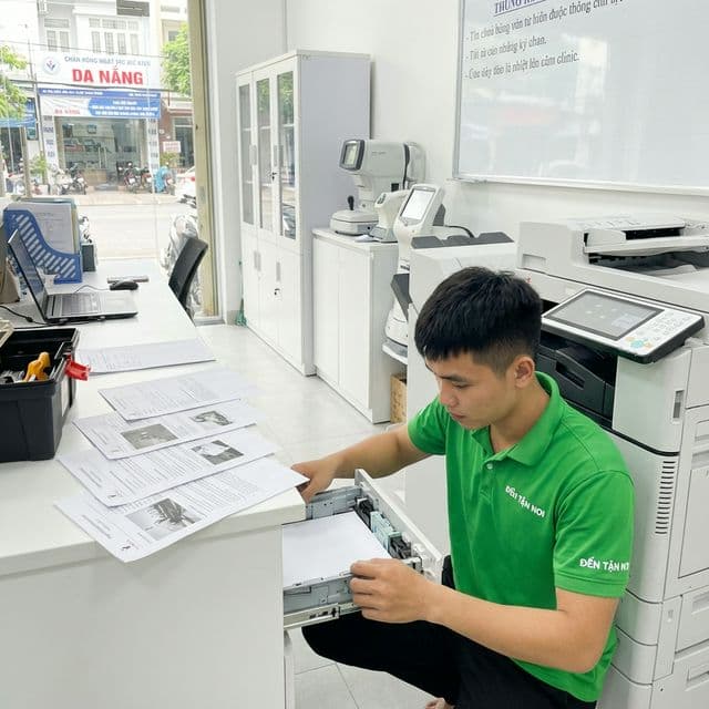 Máy in kéo giấy lệch: nguyên nhân thường gặp